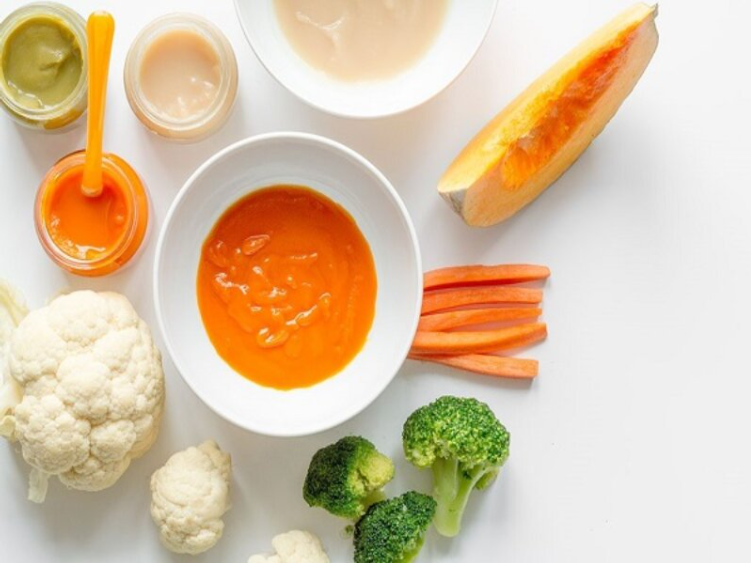 thời điểm cho bé ăn dặm