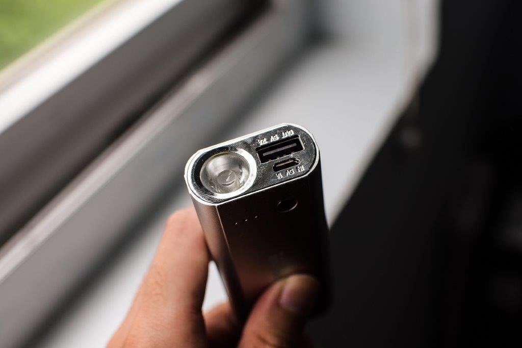 pin-sac-du-phong-6000-mah-kiem-bat-lua-promate-blazer-6-urban-city