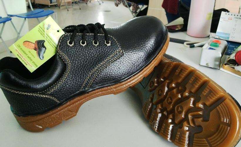 Giày bảo hộ XP đế vàng nên được sử dụng trong môi trường như thế nào?