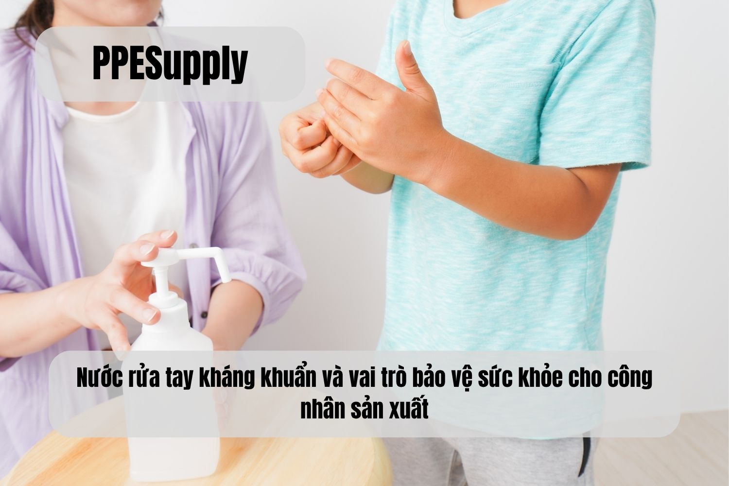 Nước rửa tay kháng khuẩn và vai trò bảo vệ sức khỏe cho công nhân sản xuất