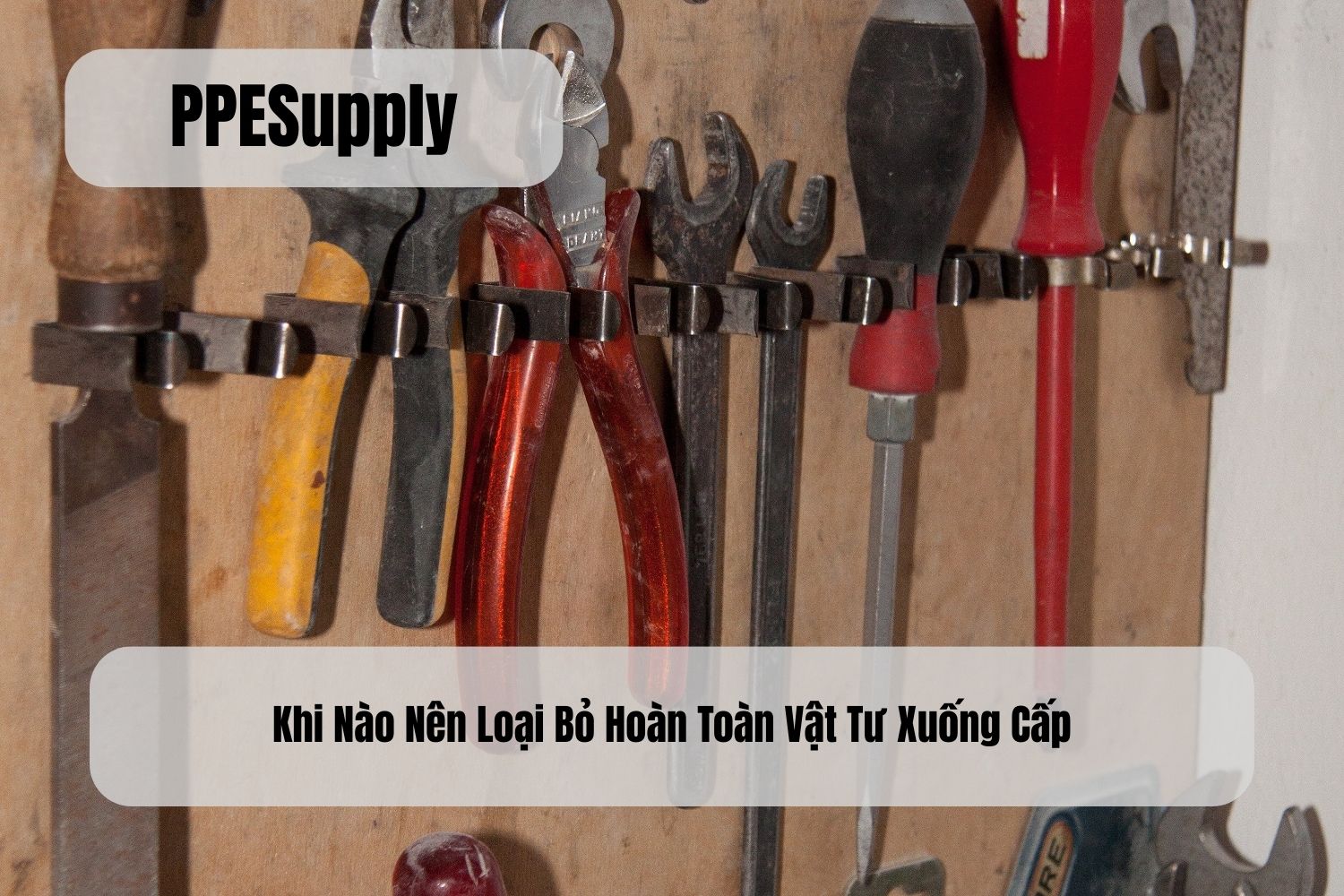 Khi Nào Nên Loại Bỏ Hoàn Toàn Vật Tư Xuống Cấp
