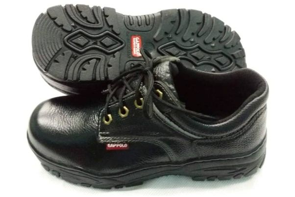 Tại sao việc mang giày bảo hộ vừa size khi lao động là bắt buộc ?