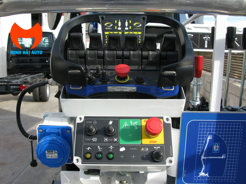 điều khiển xe nâng người chân nhện 15m