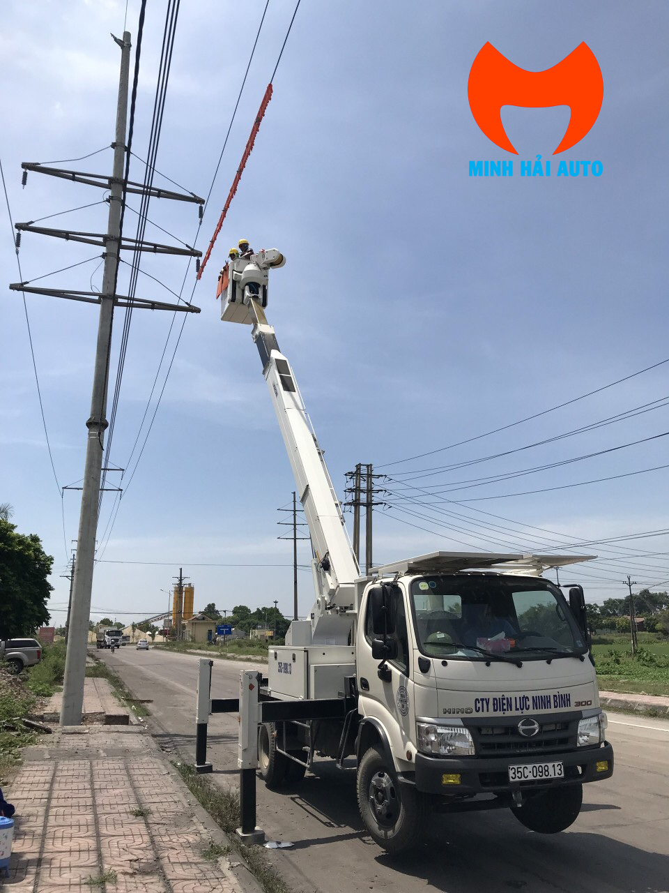 Xe thang sửa chữa điện hotline 22kV