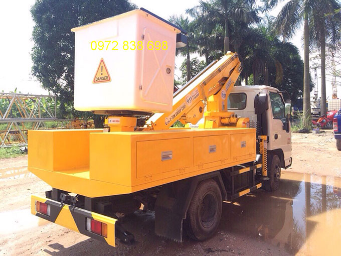 xe nâng người 12m atom