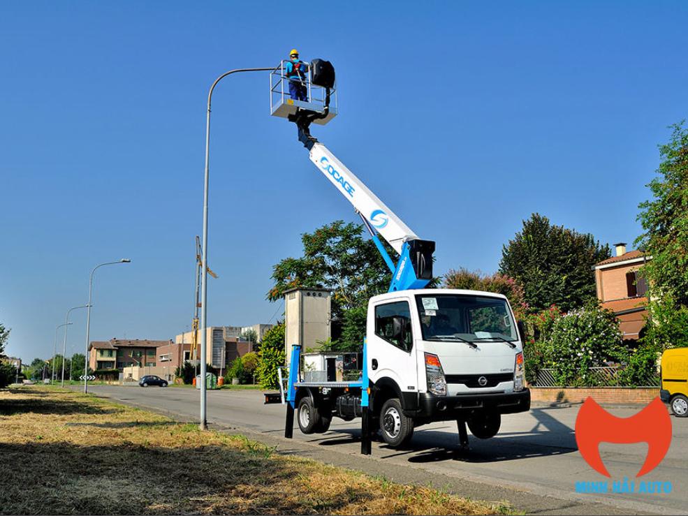 Ô tô nâng người 15m sửa chữa điện