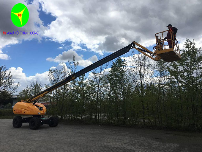 xe nâng người boom lift 16m haulotte