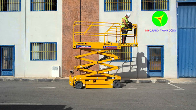 xe nâng người cắt kéo 8m