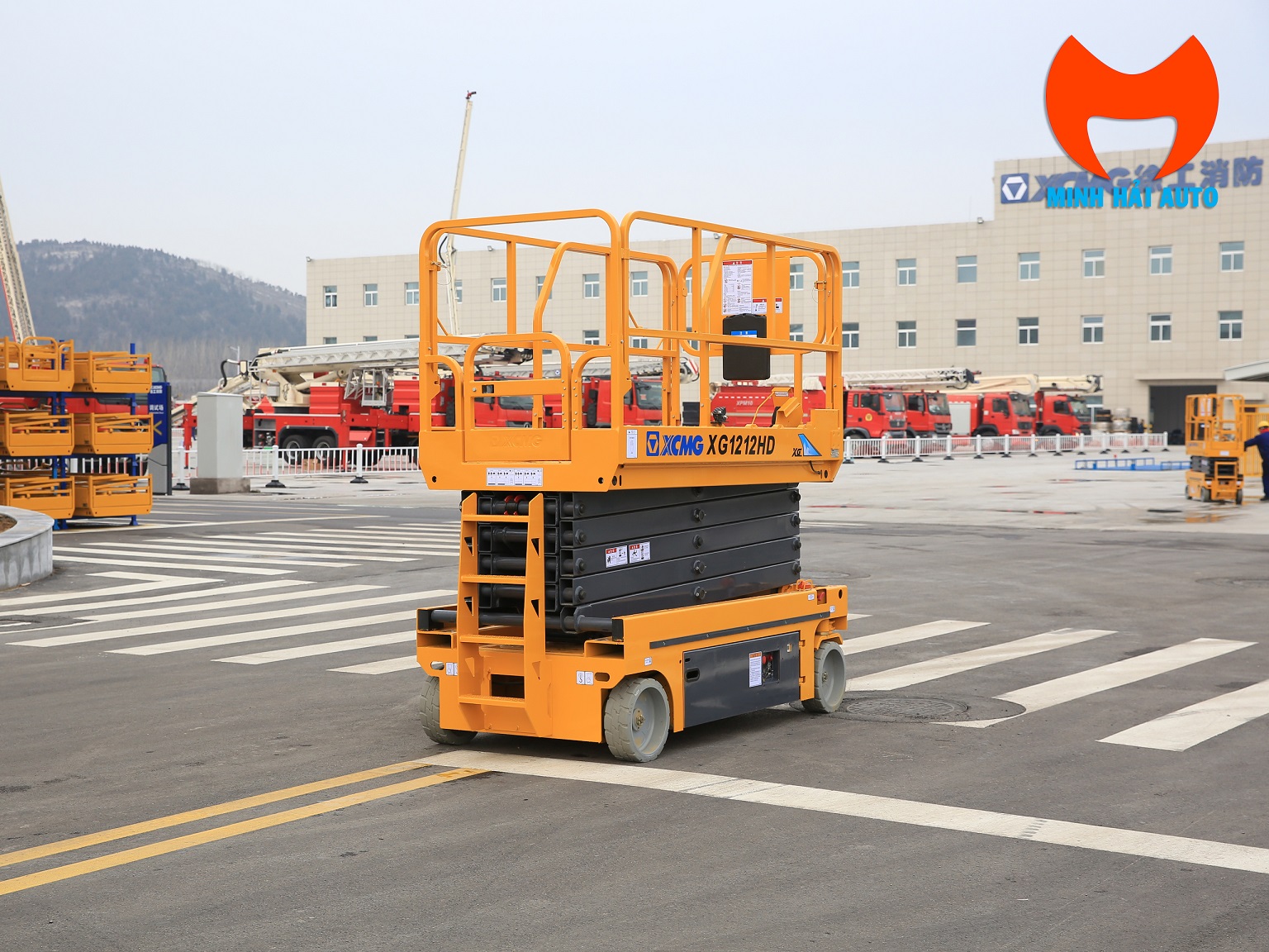 Xe nâng người cắt kéo 12m XCMG XG1212HD