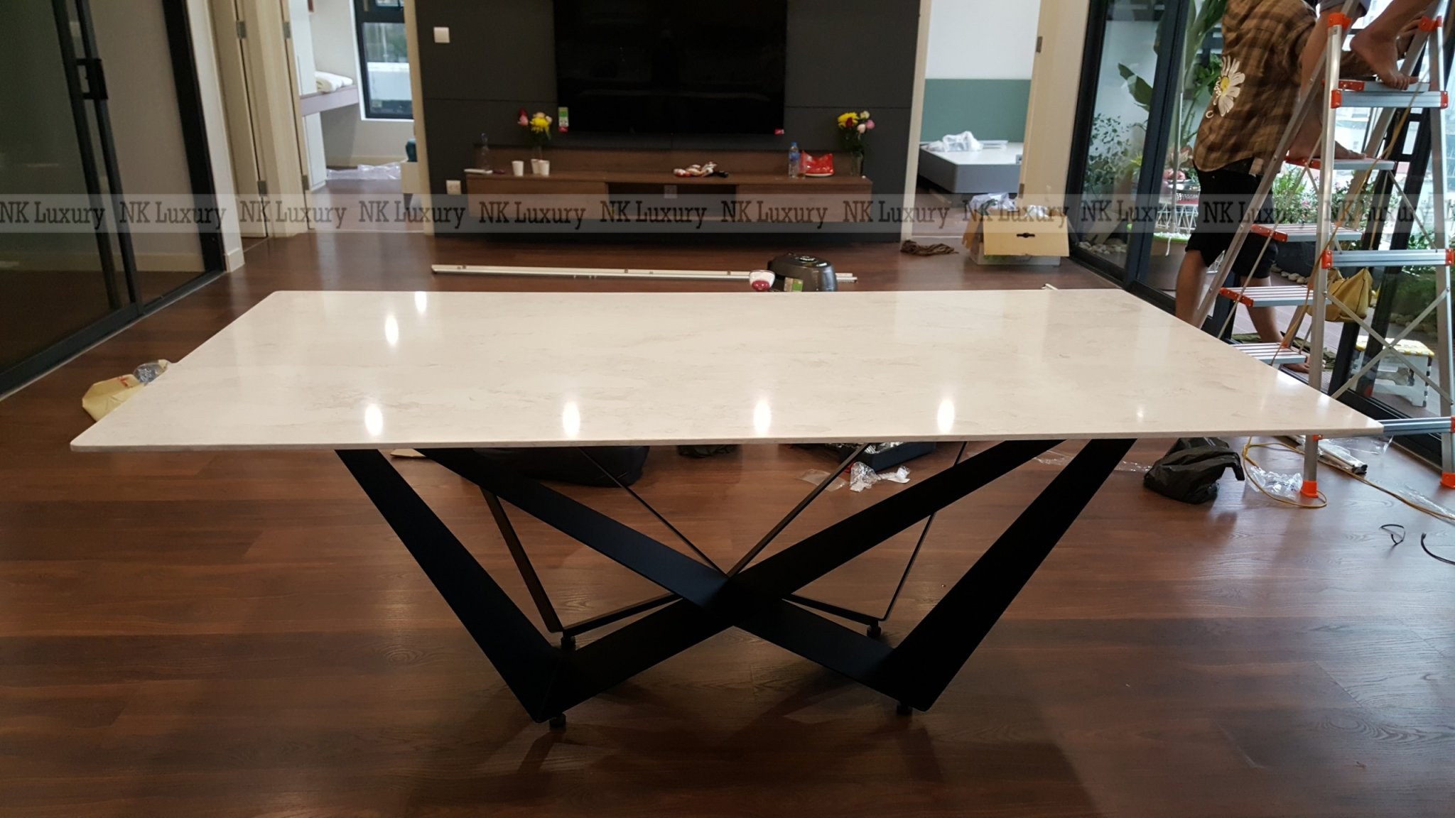 Bàn ăn Skoroio mặt đá cao cấp