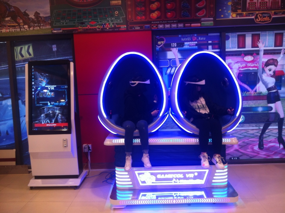 khu vui chơi trẻ em - máy xem phim thực tế ảo