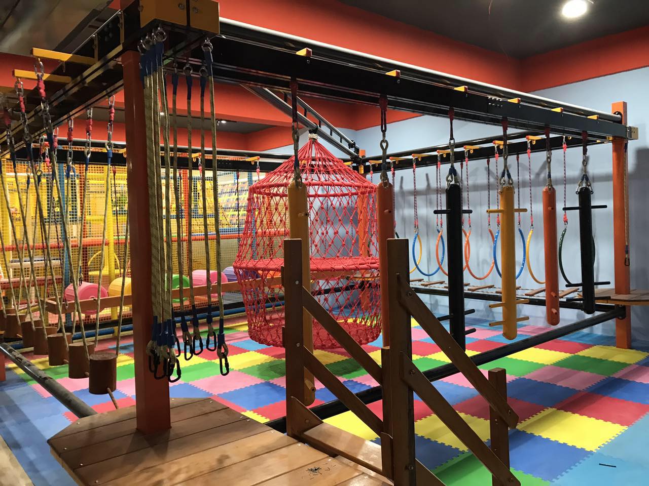 nhà liên hoàn trong nhà