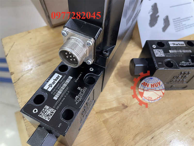 van-phan-phoi-ty-le-parker-D1FPE50MB9NS0047