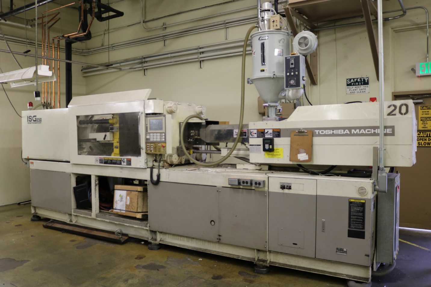 ung-dung-cua-bom-canh-gat-ah-hydraulic-SQP3-35-1C-18-trong-he-thong-may-ep-nhua