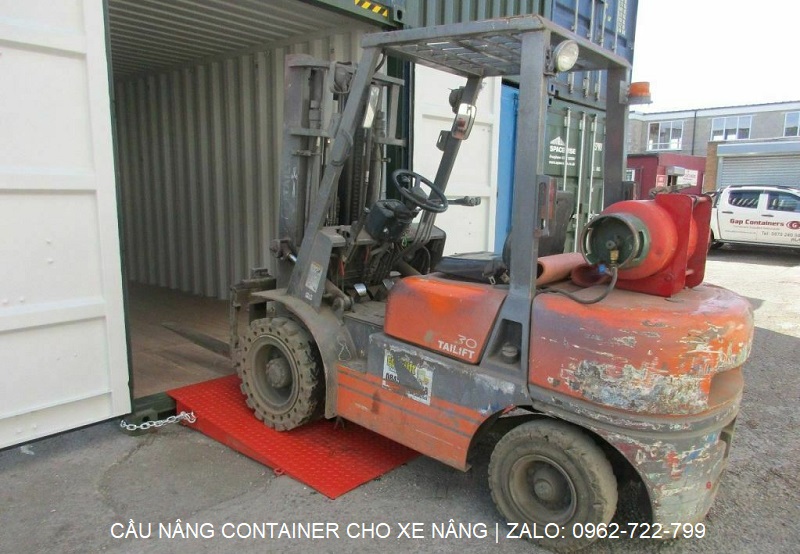 Cầu nâng container cho xe nâng di chuyển