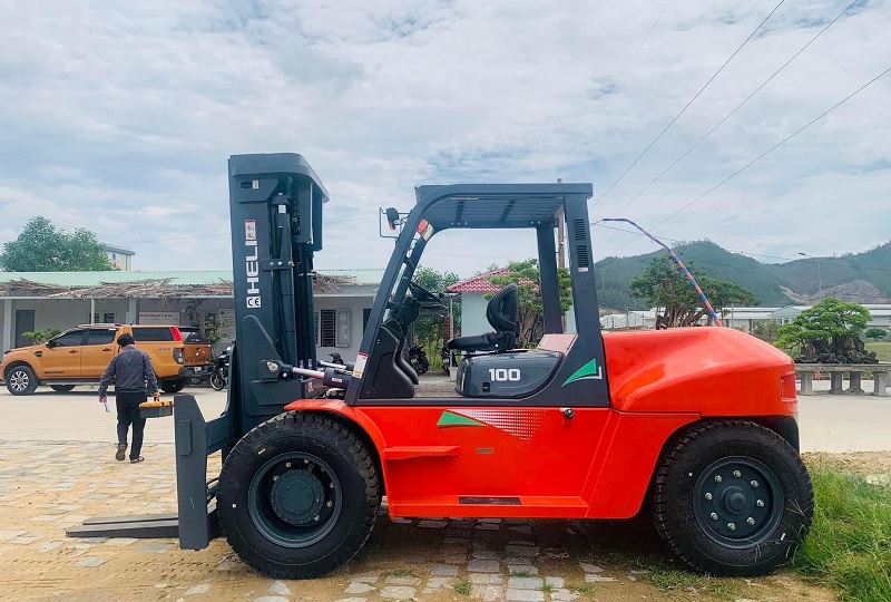 Hình ảnh thực tế xe nâng 10 tấn lắp động cơ ISUZU 6BG1 nhập khẩu từ Nhật Bản