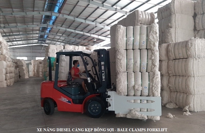 Xe nâng diesel càng kẹp bông sợi Bale clamps forklift