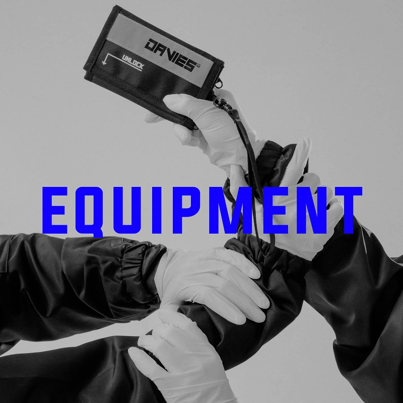 Ví local brand phản quang kèm keychain