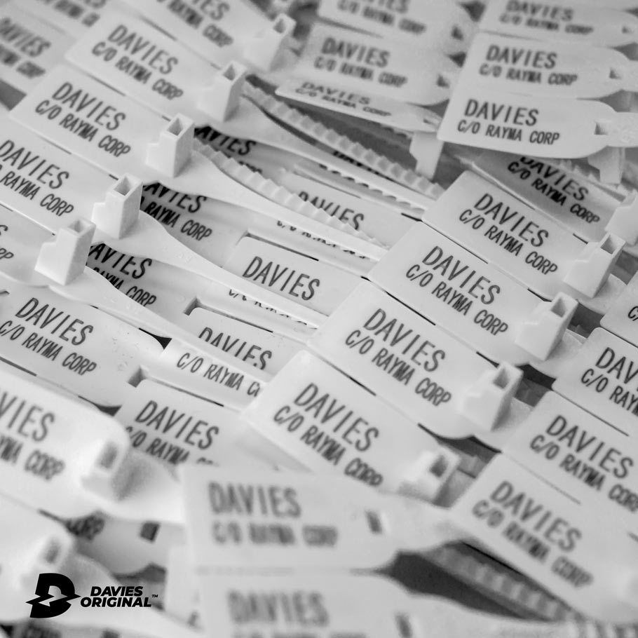 plastic tag nhựa local brand Davies