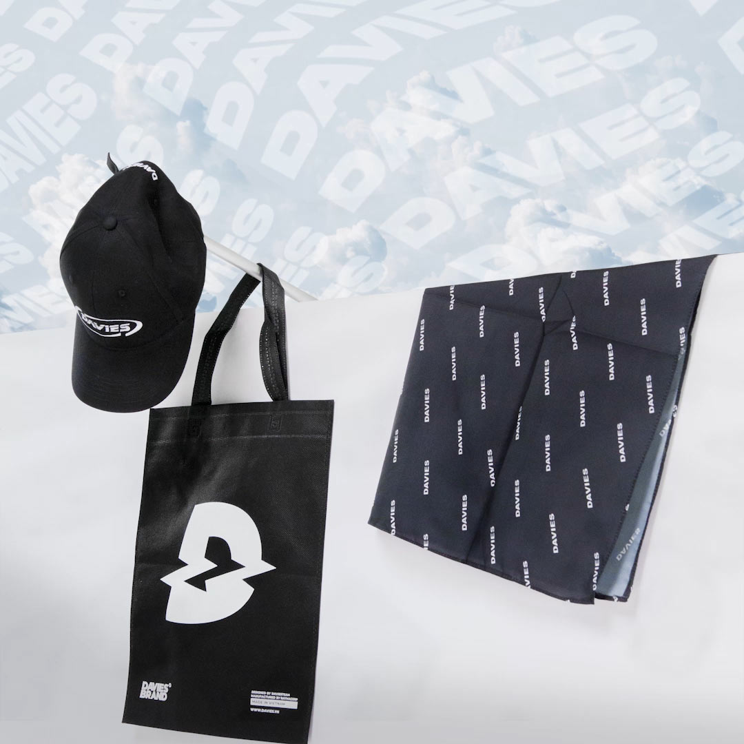 quà tặng đi kèm áo khoác local brand