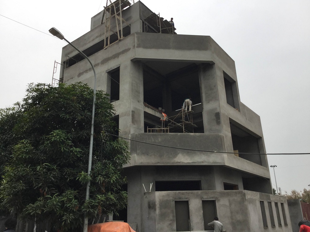 Mặt trước ngôi nhà