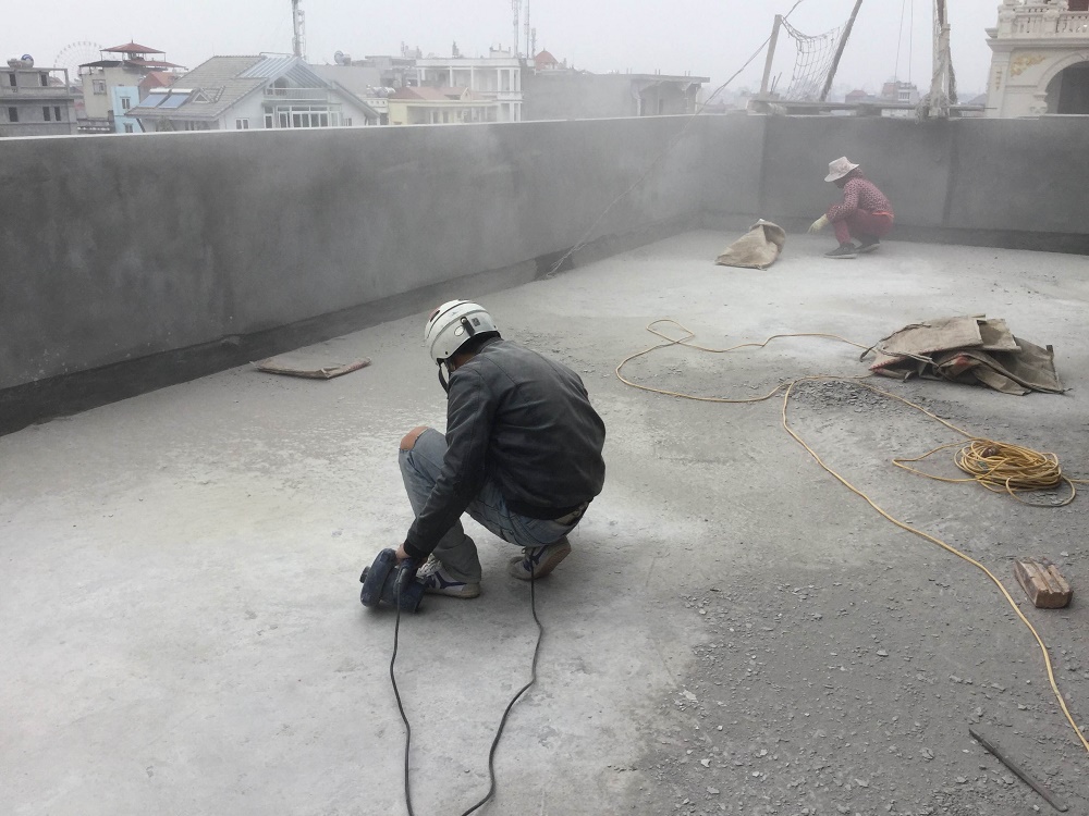 Mài , thổi bụi, chuẩn bị mặt bằng trước khi thi công chống thấm