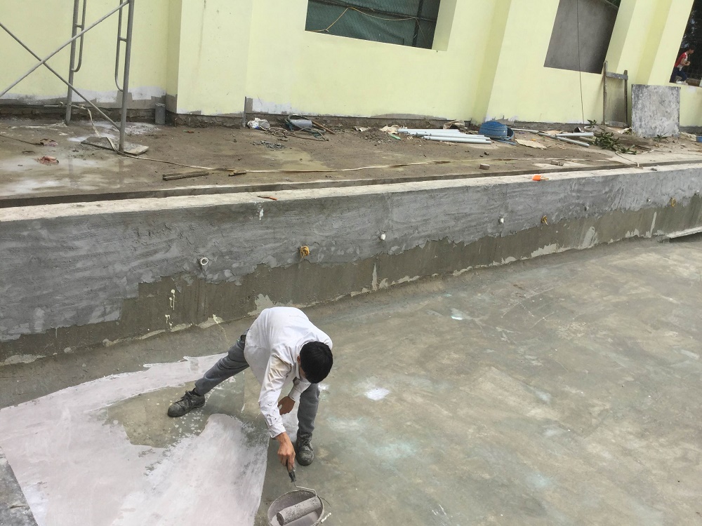 Thi công lớp chống thấm aquafin 2km thứ 2