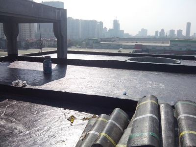 tập kết màng bitum trước khi thi công