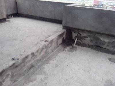 trám trét bề mặt trước khi thi công