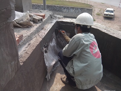 Chống thấm bồn hoa bằng vật liệu chống thấm 2 thành phần kết hợp lưới thủy tinh gia cường