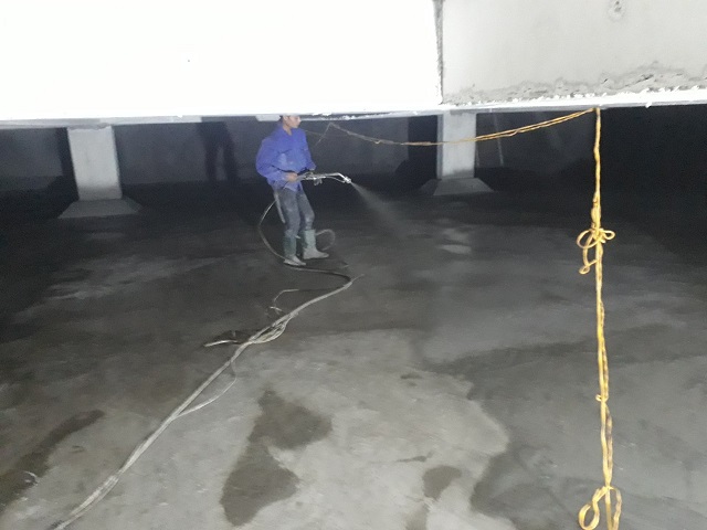 phun Sikatop 107 seal VN cho bể nước ăn