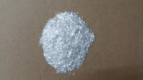 Sợi thủy tinh cắt nhỏ được trộn vào các loại vật liệu để gia cường