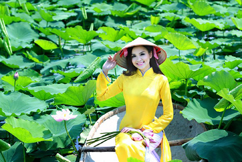 chụp ảnh áo dài với nón lá đẹp