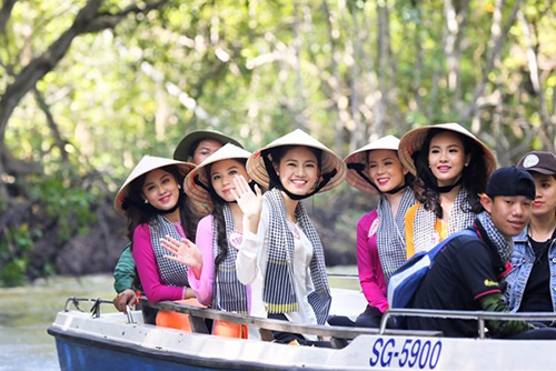 áo dài với nón lá đẹp