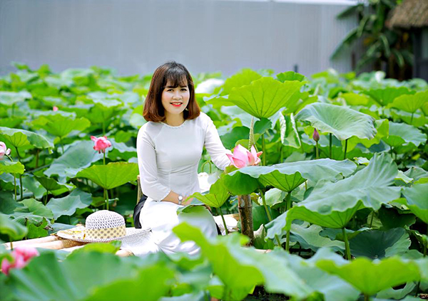 chụp ảnh sen Hồ Tây đẹp