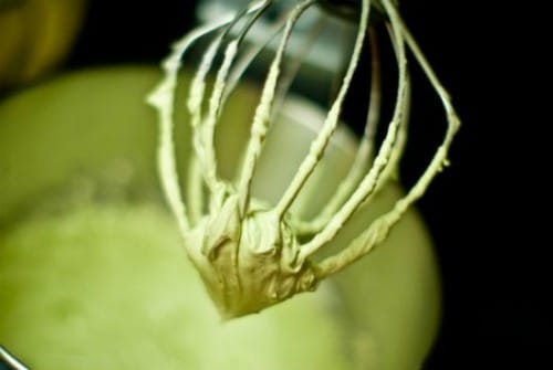 cach-lam-banh-cuon-tinh-than-tre-tra-xanh