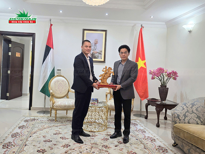 BLĐ System Fan Thăm Đại sứ quán Việt Nam tại UAE