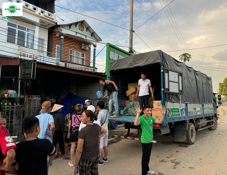 Một số nhu yếu phẩm được san sẻ với thôn Đức Quân, Trấn Yên, Yên Bái.