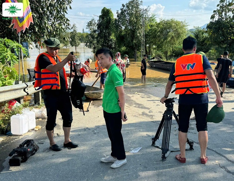 Cung cấp thực phẩm cứu trợ tại Hạ Hoà