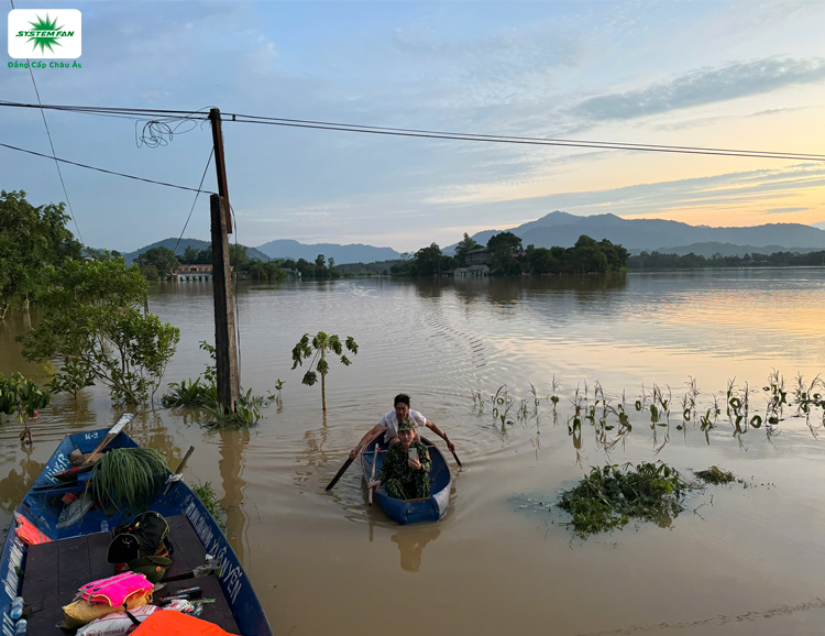 Cung cấp thực phẩm cứu trợ tại Hạ Hoà 2