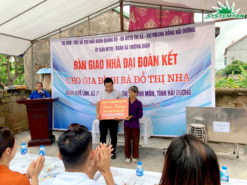 Trao quà hỗ trợ cho người già có hoàn cảnh neo đơn tại xã Thượng Quận (1) Trao quà hỗ trợ cho người già có hoàn cảnh neo đơn tại xã Thượng Quận (1)