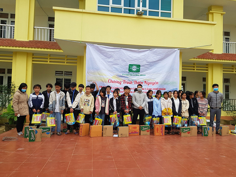 Trao tiền mặt cho học sinh trường THCS Trung Chải 3 Trao tiền mặt cho học sinh trường THCS Trung Chải (Hình 3)
