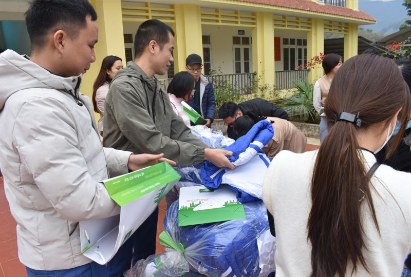 Chuẩn bị trao quà thiện nguyện 1 Công tác chuẩn bị trao quà thiện nguyện (Hình 1)