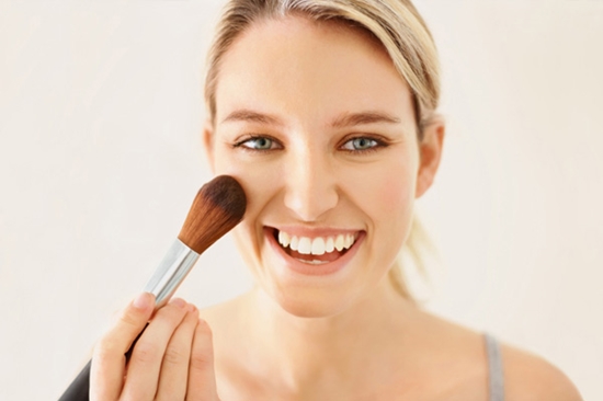 Cách trang điểm tự nhiên khi đi làm công sở
