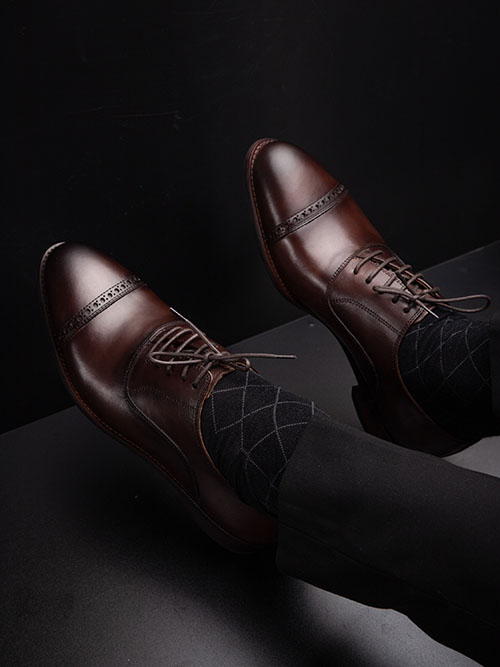 Oxford phối cùng tất họa tiết