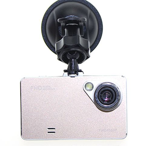 chon-camera-hanh-trinh-dung-cach-voi-noi-that-do-choi-xe-hoi