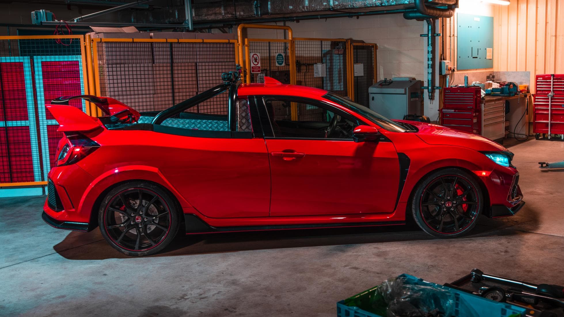 do-honda-civic-type-r-thanh-mau-xe-ban-tai-doc-dao-tai-anh