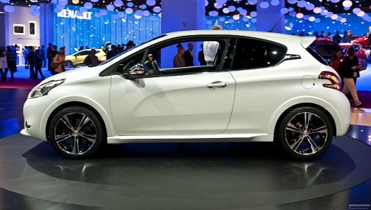 xe-3-cua-peugeot-208-sap-thanh-di-vang