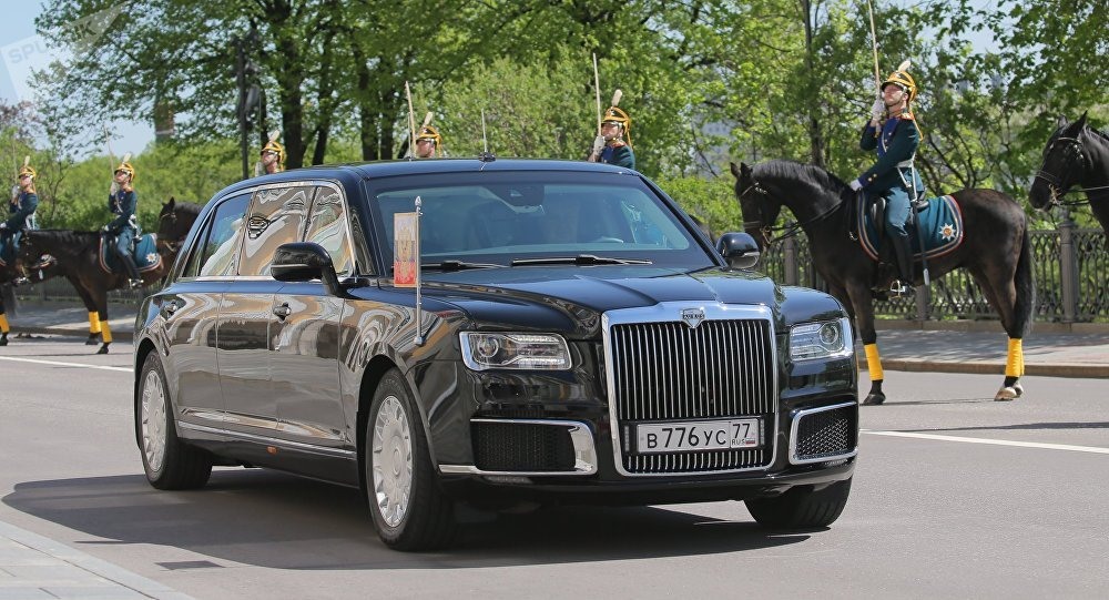 tong-thong-putin-su-dung-limousine-moi-toanh-do-nga-tu-san-xuat-trong-le-nham-ch