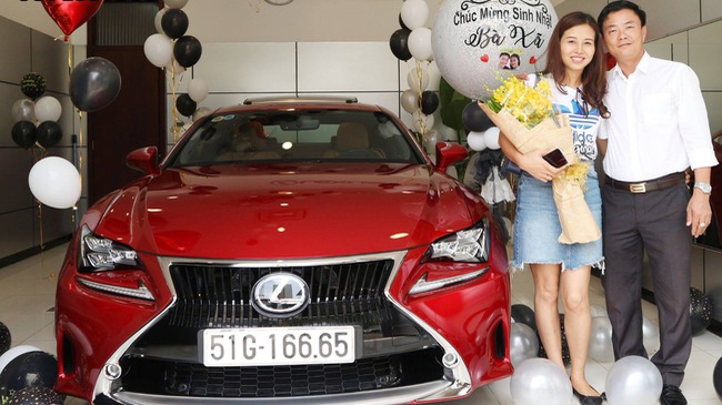 chong-tang-vo-lexus-rc-200t-hang-hiem-trang-tri-ngap-bong-bay-nhan-ngay-sinh-nha